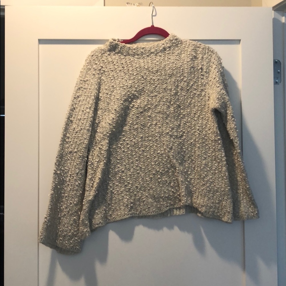 Women’s bell sleeved sweater